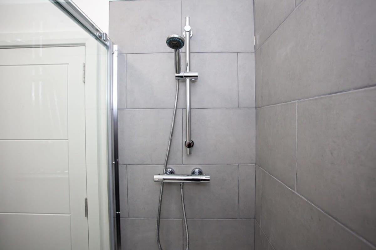 Lovely Open Plan 1 Bedroom Apartment In Болтон Екстер'єр фото