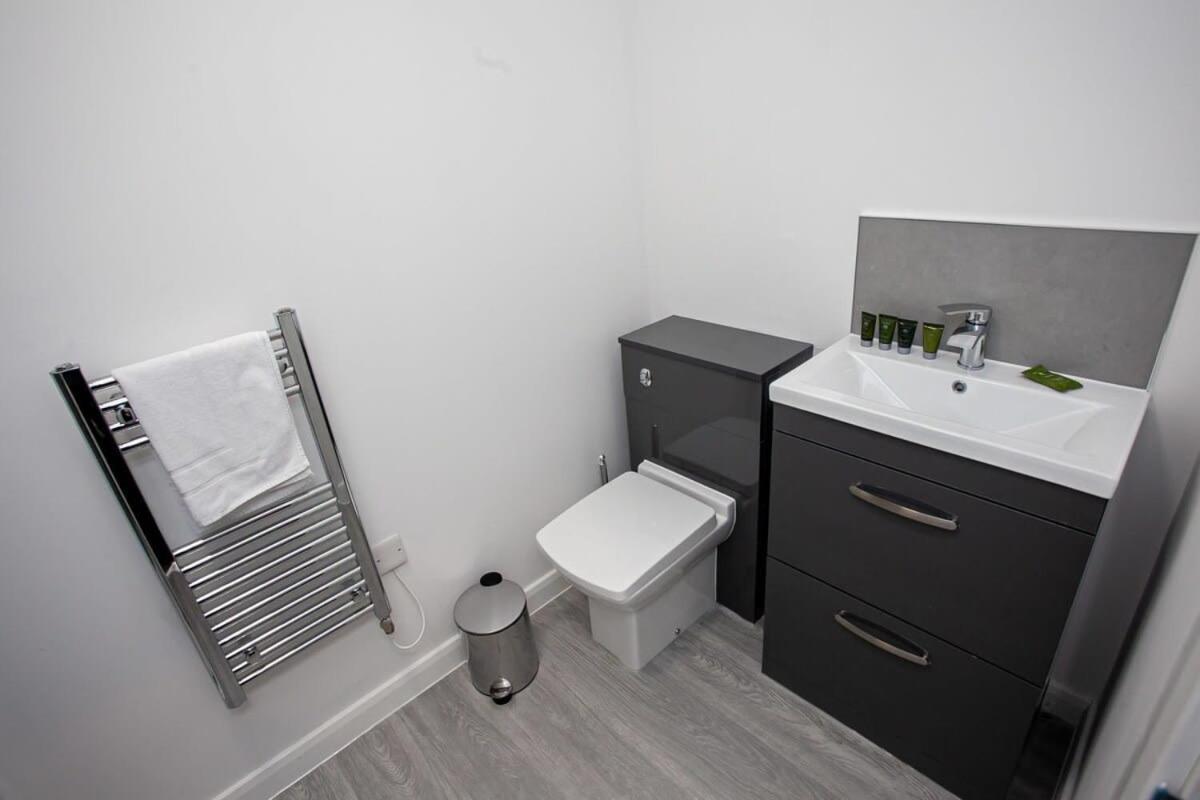 Lovely Open Plan 1 Bedroom Apartment In Болтон Екстер'єр фото